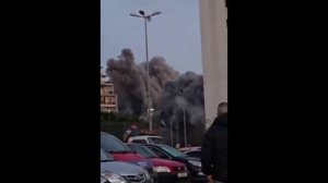 Целое здание обрушилось в Бейруте после израильского авиаудара, пишет палестинское агентство Quds.