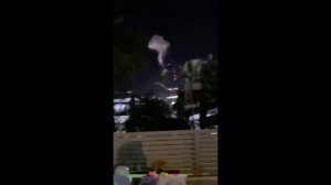 Израильская система ПВО сбивает ракеты прямо над жилыми домами на севере страны.