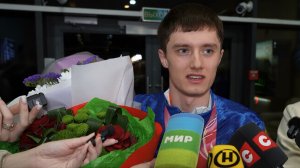 Участников Паралимпиады встретили в Минске с плакатами, оркестром и цветами