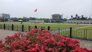 Мавзолей Хошимина на площади Бадинь!