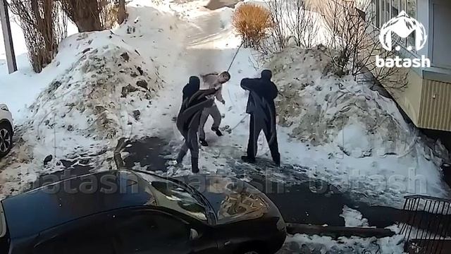 Мужчина избил наглеца, пристававшего к школьнице