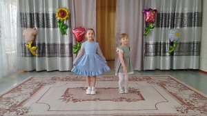 Дуэт Крутикова Алёна, 5 лет, Попова Саша, 4 года песня "Ах, как хорошо в садике живётся".mp4