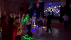 Дискотека в школе КИДС Дрим