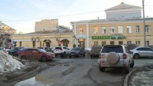 В центре города на ивановку упал лед с крыши