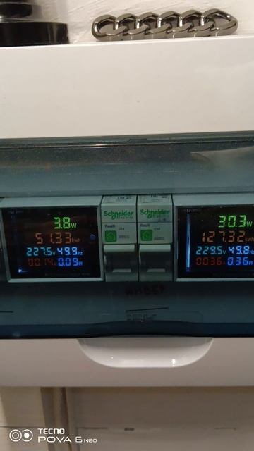 Перешëл на режим работы СЭС от солнца днëм и аккумулятор ночью.