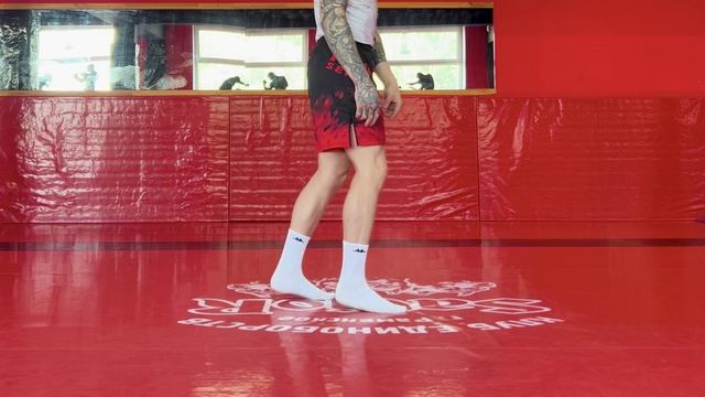 НЕ МОЖЕШЬ ДРАТЬСЯ — БЕГИ 🏃♂️ Разминка перед бегом от бойца ММА