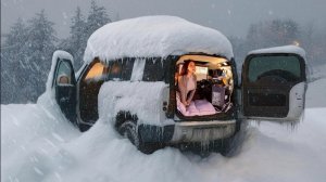 Попал в сильный снегопад во время кемпинга, сумасшедшая ночь.