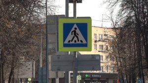 Капюшоны и наушники — под запретом: волонтёры напомнили пешеходам о безопасности