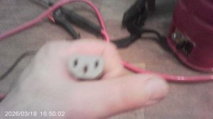 ОПАСНОЕ СОВПАДЕНИЕ: Использование разъёма силового питания для низковольтной зарядки аккумулятора!