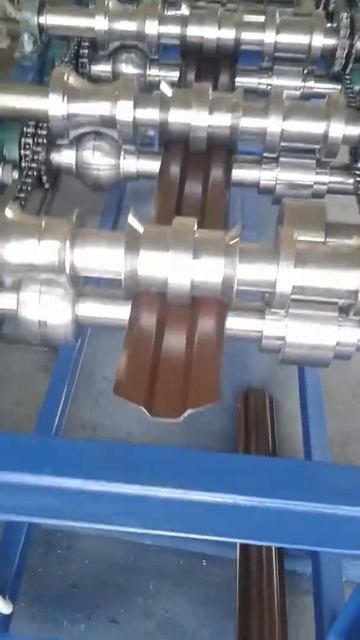 Станок прокатывает 3 вида евроштакетника.