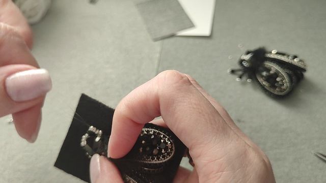 Брошь из бисера "Черный жук". Часть2 Вышивка основы. Мастер-класс