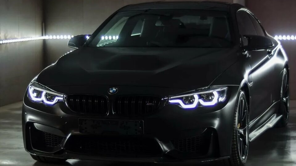 песня едет чёрная BMW