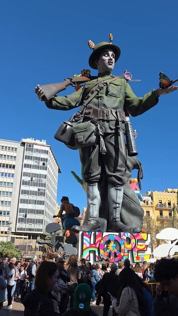 Муниципальная фалья на площади Мэрии в Валенсии