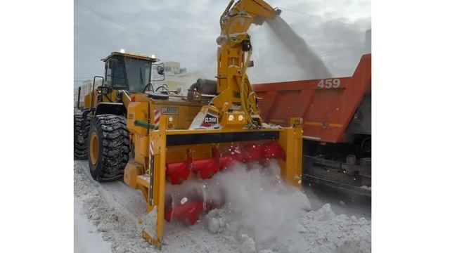Видеофакт: новый снегоочиститель в работе