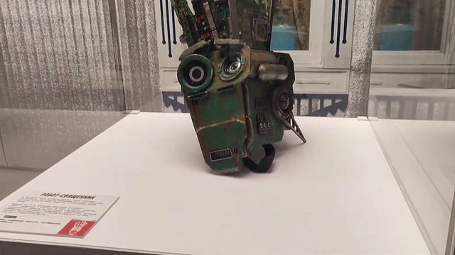Голова Робогозина переселятор сознания и рубка космофуры на выставке в музее Яндекса