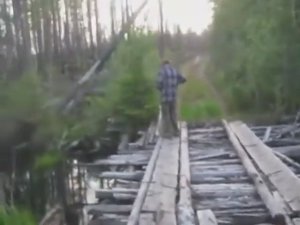 ЗАБРАСЫВАЕМ МАГНИТ ПОД СТАРИННЫЙ МОСТ!