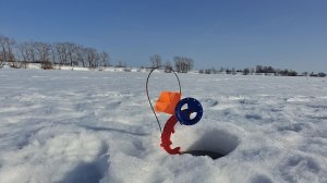 Улетная рыбалка на жерлицы. Оставил на ночь, щуки вырывают леску из рук