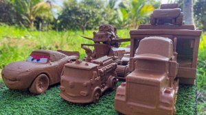 Мультики для детей про машинки Маквина на мойке в грязи катятся с горки. Мультики малышам