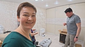 У нас ГОСТИ) Все вместе собираем моё новое КРЕСЛО! Сделала ПОДАРОК Диме, он помог мне с компом) Влог