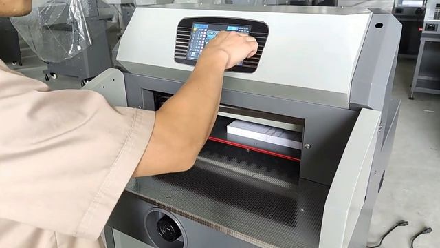 Гильотинный резак AfterPrint 4606B. Видео 2.