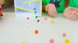 Крис учится помогать маме и своим друзьям