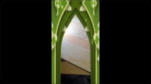 1000052682.mp4 (Собака наблюдает за устройством лестницы на 2-ой этаж в доме А-фрейм)