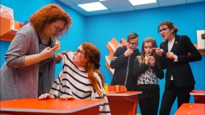 МАМА ПРИ ВСЕХ РУГАЕТ МАШУ!!!