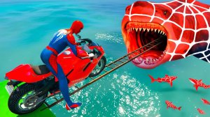 Самый крутой трюк Человека-паука на мотоцикле через акул! Смешные моменты с трюками супергероев!