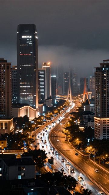 Ночной город: огни и движение #ночнойгород #огни #городскаяжизнь