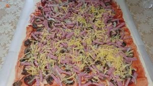 Свиная лопатка с овощами, пицца по домашнему рецепту.