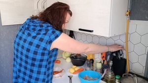 РОЖАЮТ РАДИ ПОСОБИЙ/ ГОТОВЛЮ ЕДУ ПОХУДАТЕЛЬНУЮ