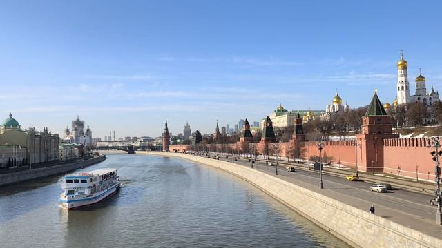 Весенняя Москва. Теплоход. Река Москва. Кремль. Софийская и Кремлёвская набережные. Март 2026