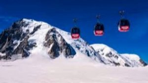 Кабинку с женщиной внутри сорвало сильным ветром с канатной дороги в Швейцарии