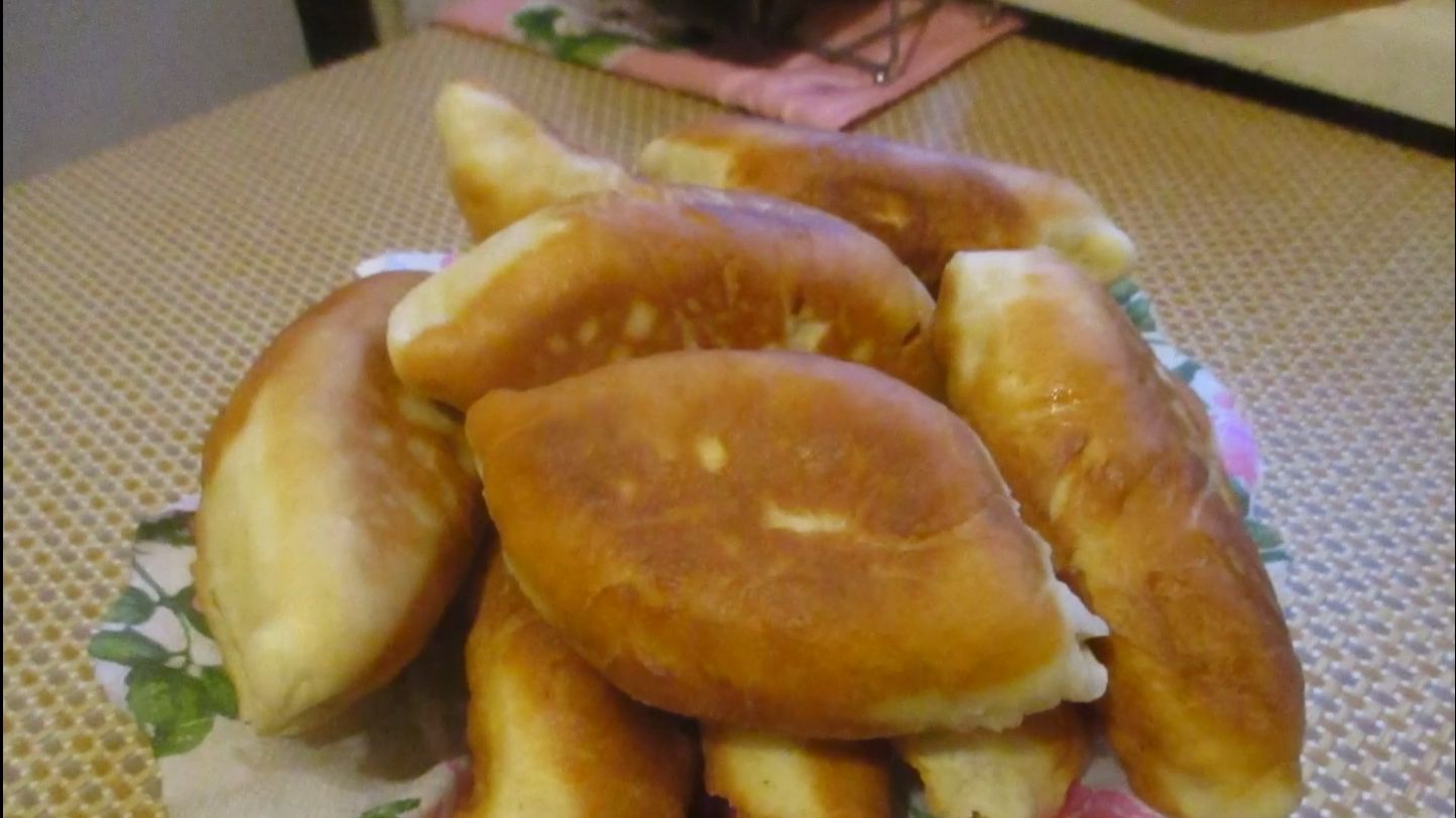 Жареные пирожки с капустой