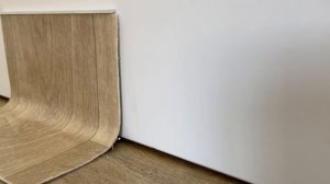 Коннелюрный алюминиевый плинтус 100х23 мм без покрытия