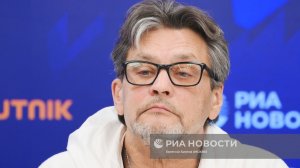 Александр Домогаров выступил на пресс‑конференции о спектакле „Предложение“