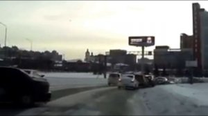 Неудачно дрифтит на Метромосте