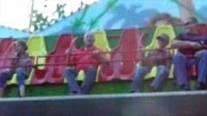 Парк аттракционов: Вид на карусель