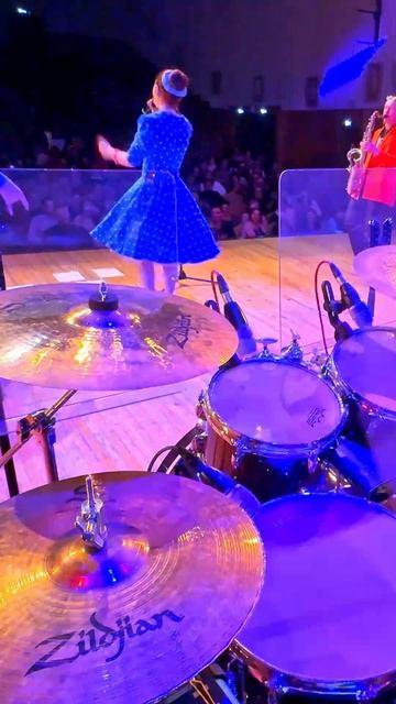Когда публика не хочет отпускать сцену — Стиляги Band смотреть онлайн
