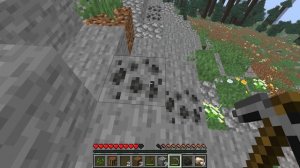 В горах майнкрафт добываю железную руду и пытаюсь выжить