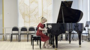 Зайцева Антонина, 3 класс, 10 лет. Ф. Кулау, вариации