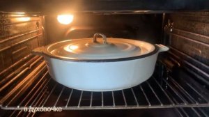 Запеченная свиная шея с луком и овощным салатом. #рецептмяса #рецептшеи #рецепт #рецепты