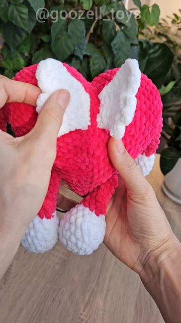 Вязаное сердечко с крылышками из плюшевой пряжи крючком. Открыт предзаказ @goozell_toys