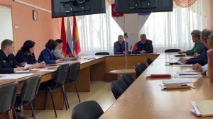 Снежные валы детей не видно