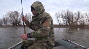 РЫБАЛКА В АСТРАХАНИ 2026 ЛОВЛЯ СУДАКА. ВЕТЕР ДУЛ, СУДАК КЛЕВАЛ
