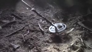 ЗАЛЕЗЛИ В САМЫЙ ЦЕНТР БЕРЛОГИ,ЗА ЗОЛОТОМ! НАШЛИ!