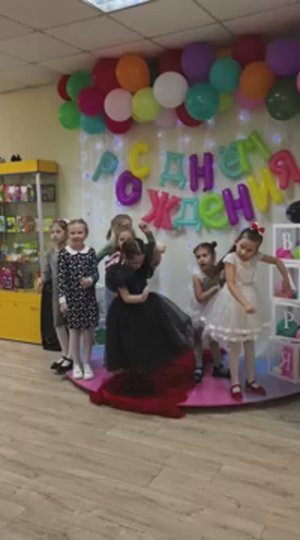 День рождения в стиле "Уэнздей"