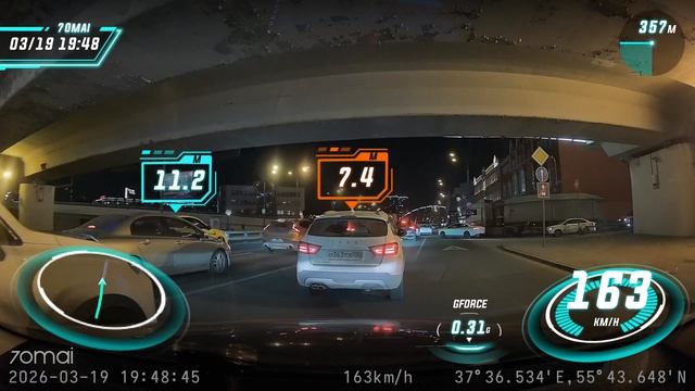 Наглая Блондинка!!За Рулём!!