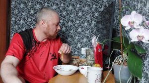 Мукбанг. Жареная курочка и макарончики