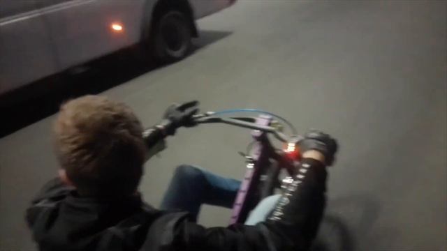 ПЕРЕВЕРНУЛСЯ?!?!/ Зацеп на дрифт трайке / электродрифт трайк своими руками! Тест драйв:) DIY